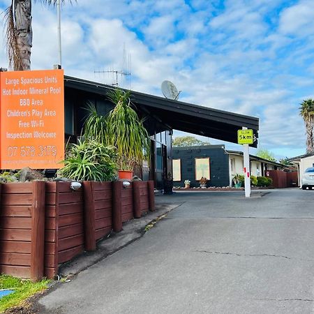 18Th Avenue Thermal Motel Tauranga Bagian luar foto