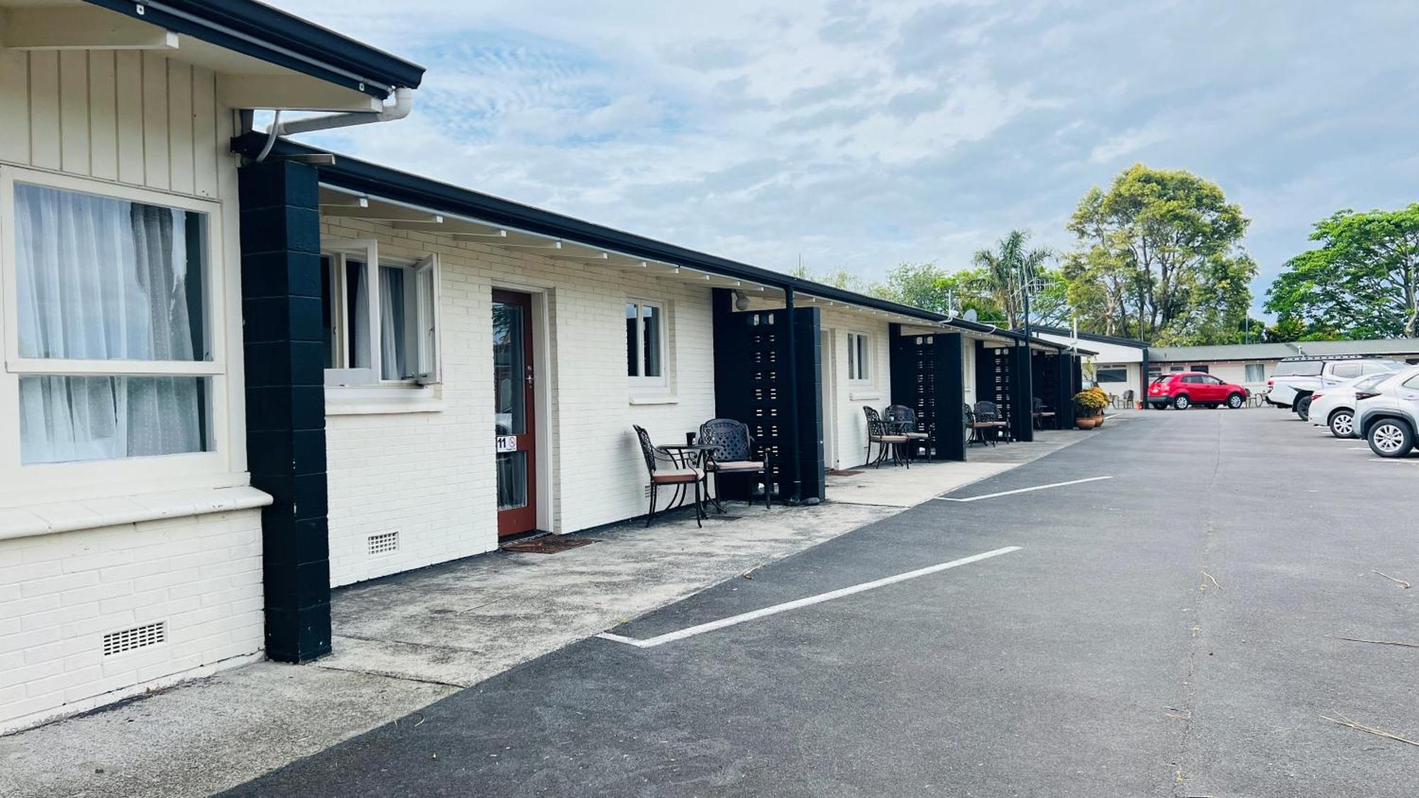 18Th Avenue Thermal Motel Tauranga Bagian luar foto