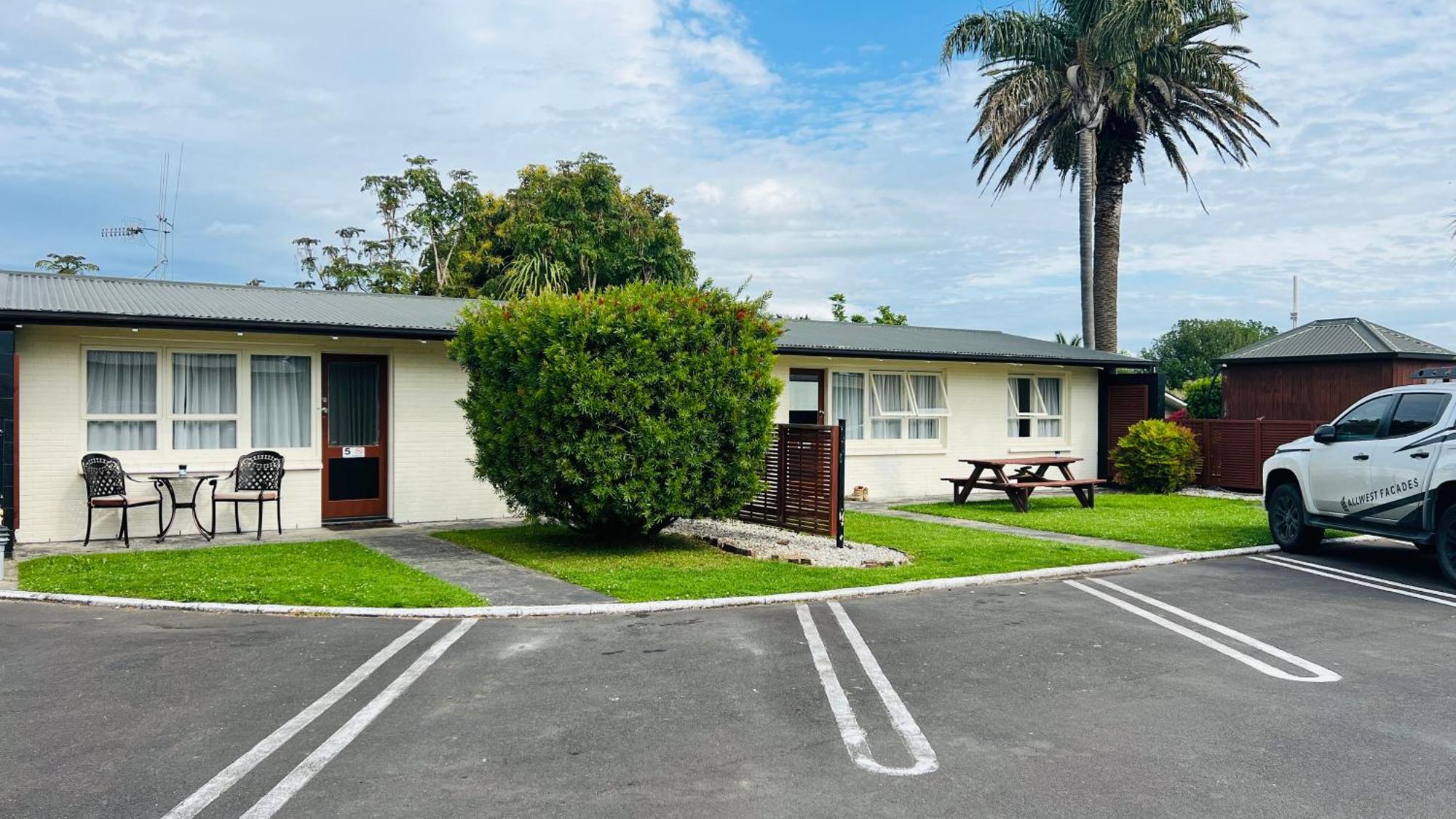 18Th Avenue Thermal Motel Tauranga Bagian luar foto