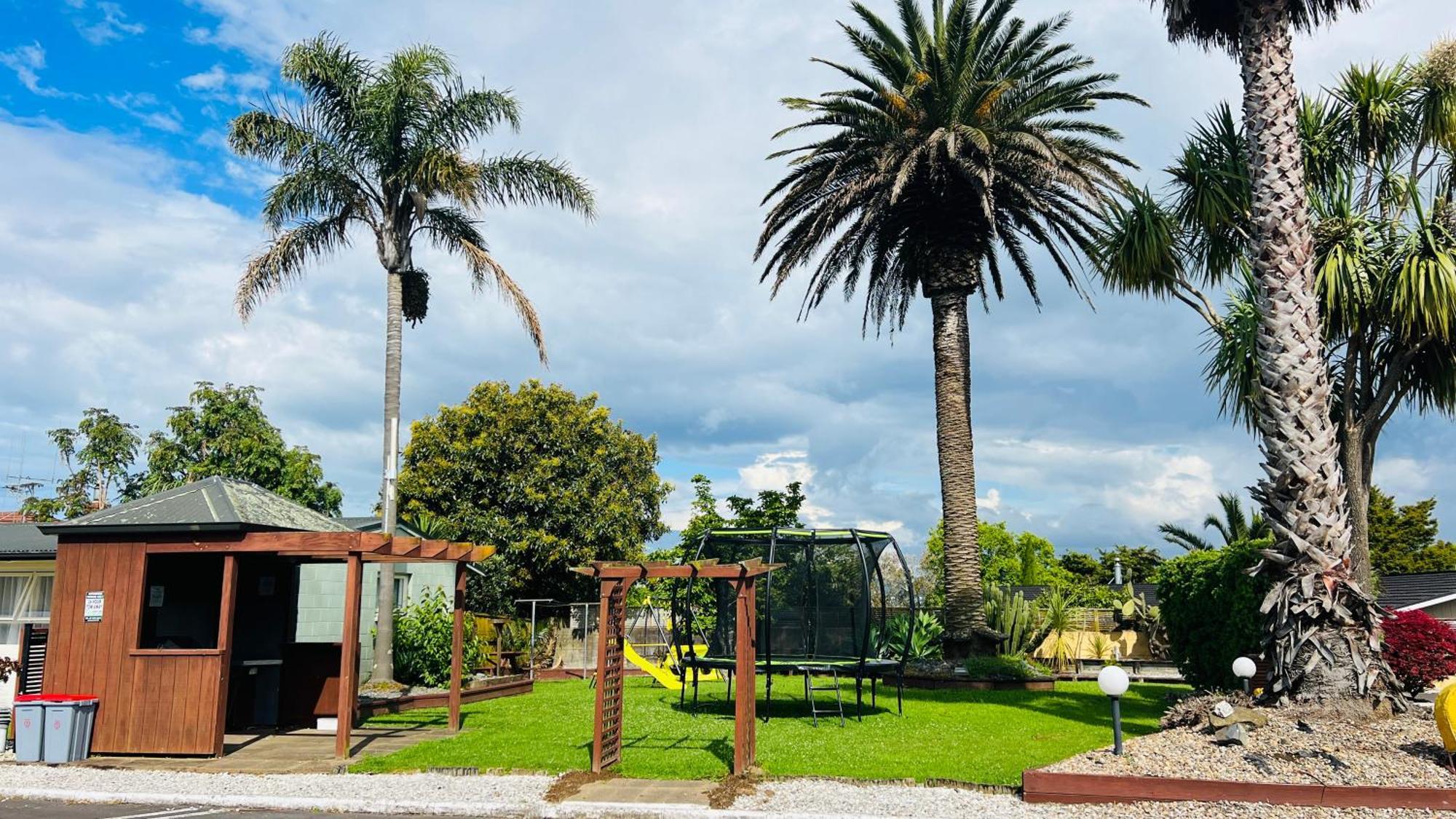 18Th Avenue Thermal Motel Tauranga Bagian luar foto