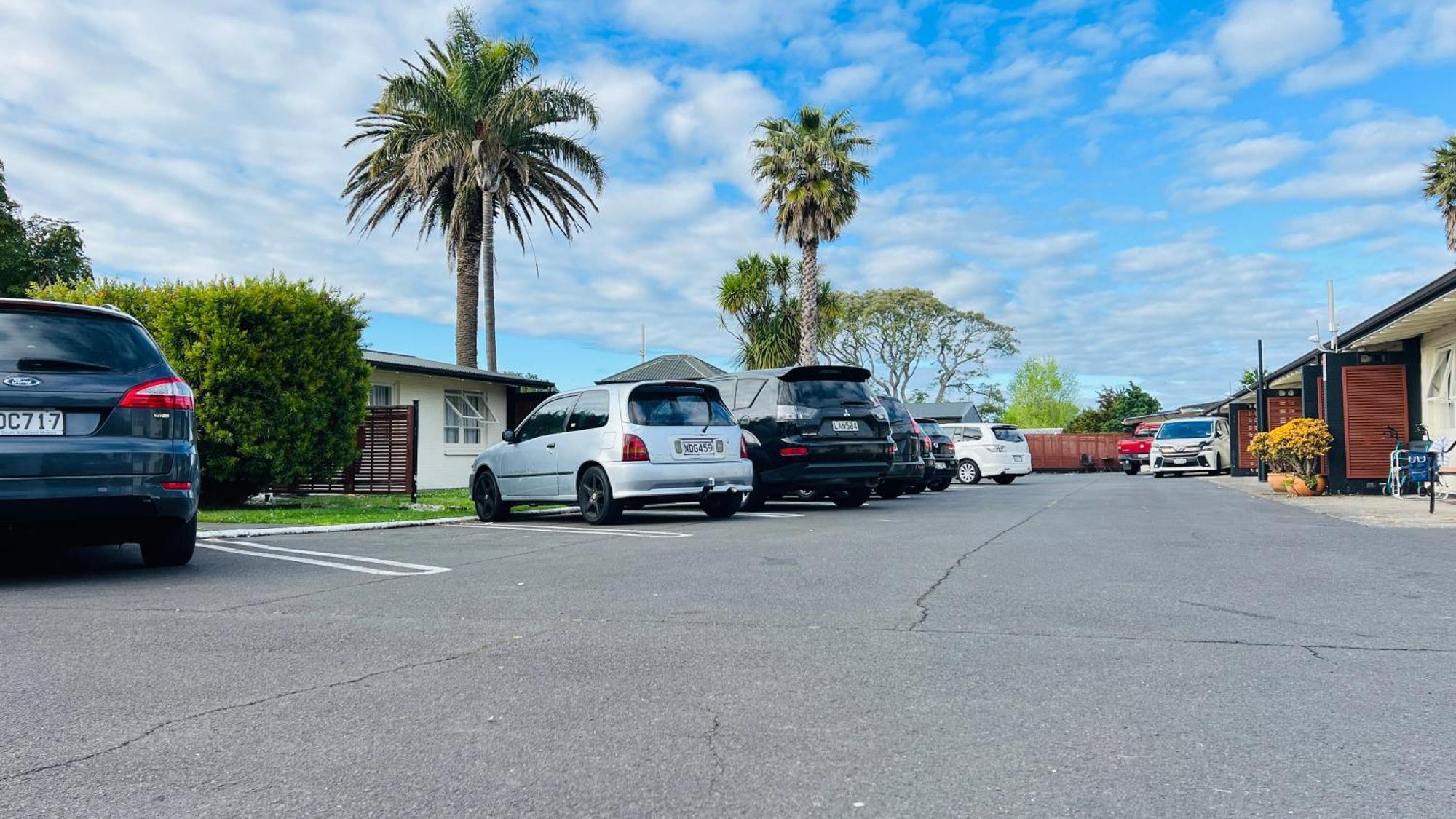 18Th Avenue Thermal Motel Tauranga Bagian luar foto