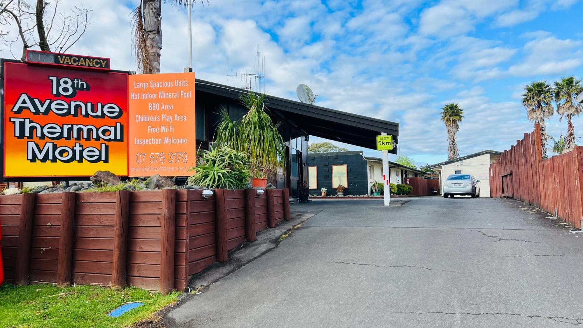 18Th Avenue Thermal Motel Tauranga Bagian luar foto