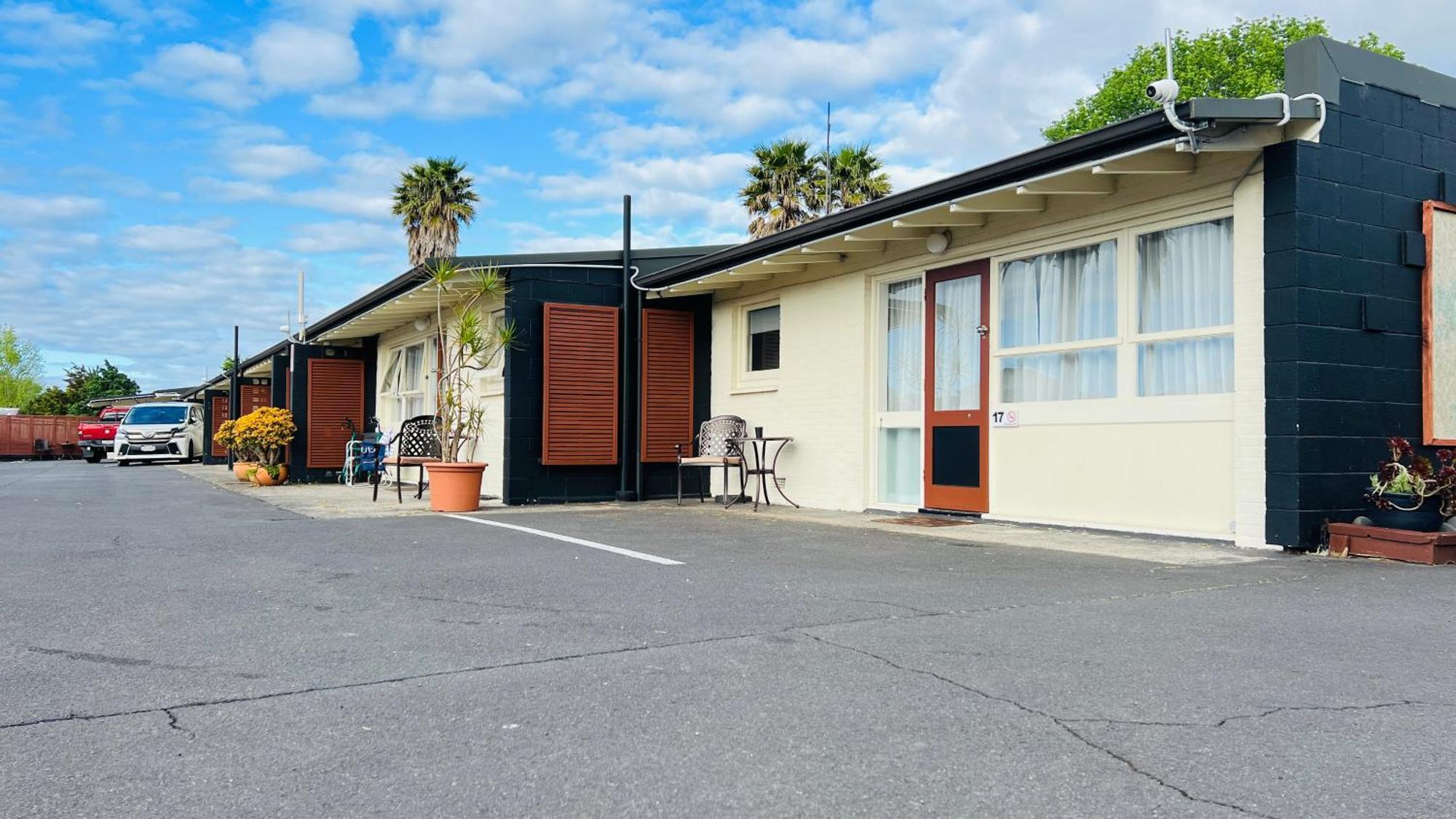 18Th Avenue Thermal Motel Tauranga Bagian luar foto