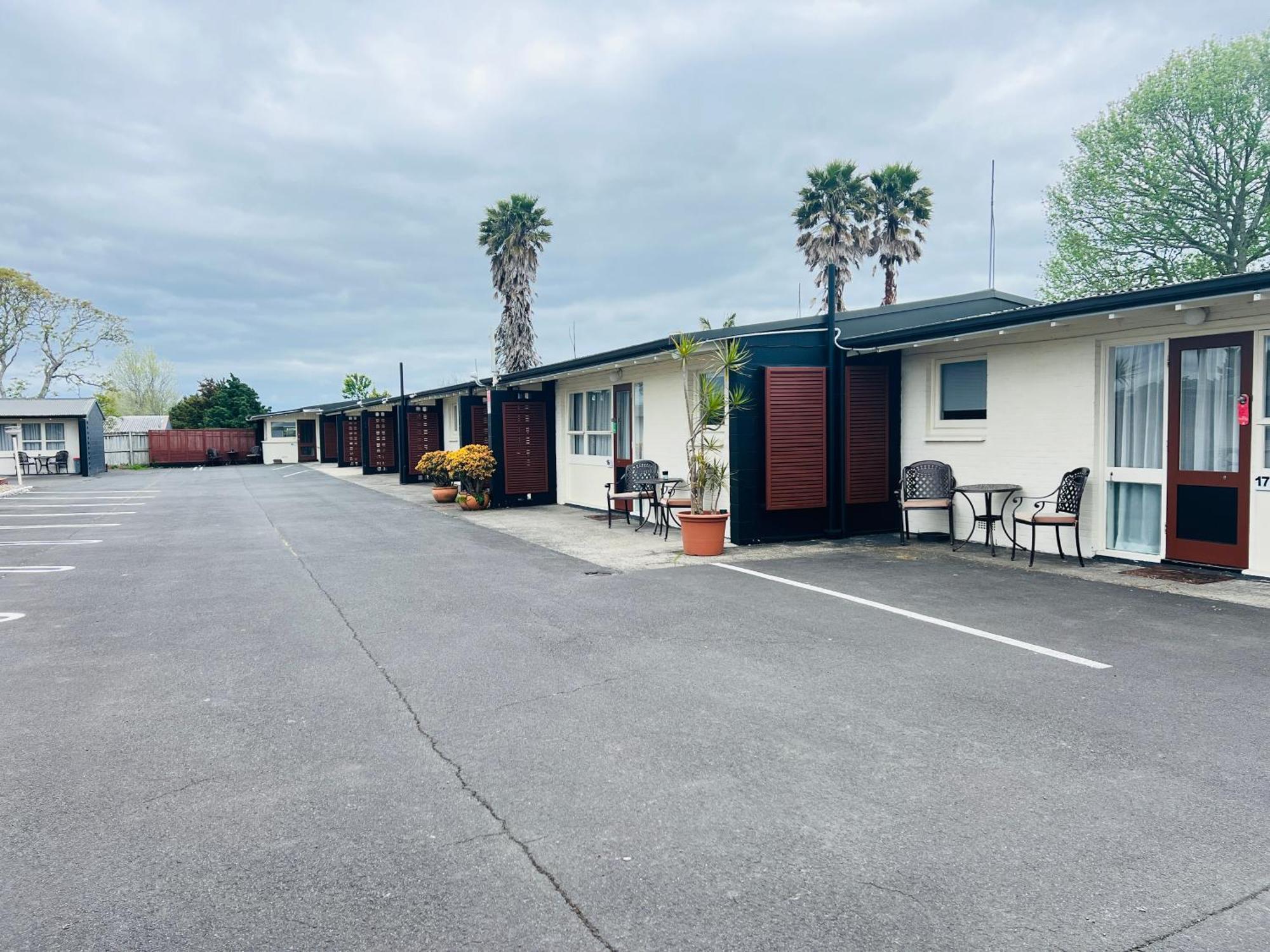 18Th Avenue Thermal Motel Tauranga Bagian luar foto