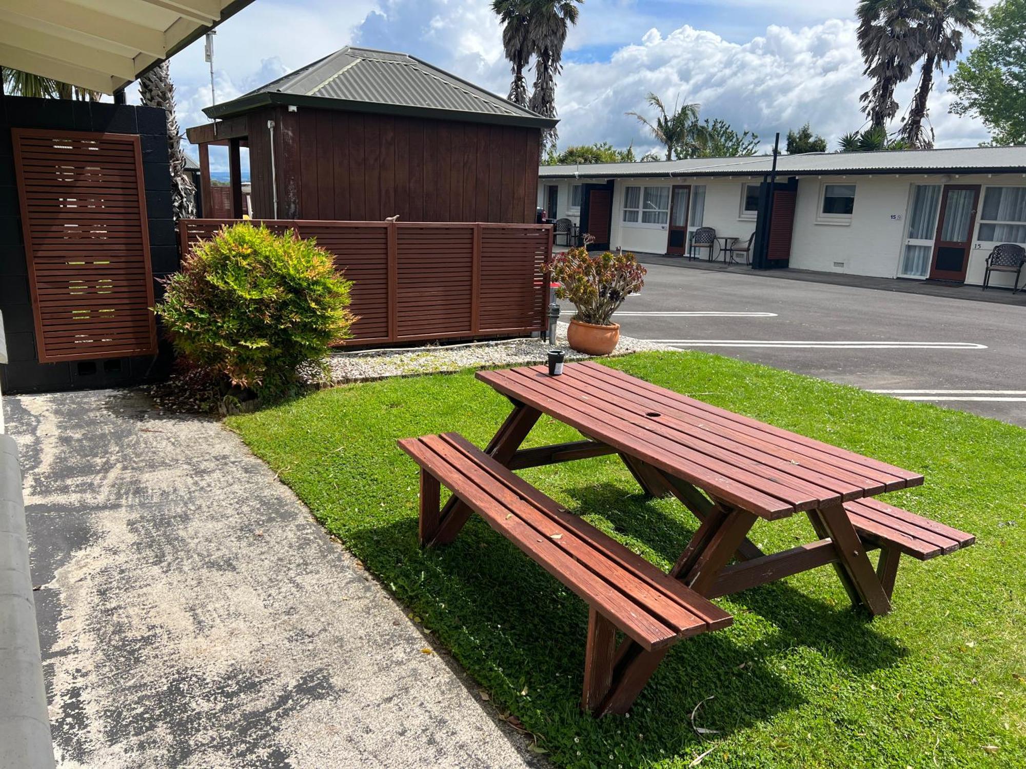18Th Avenue Thermal Motel Tauranga Bagian luar foto