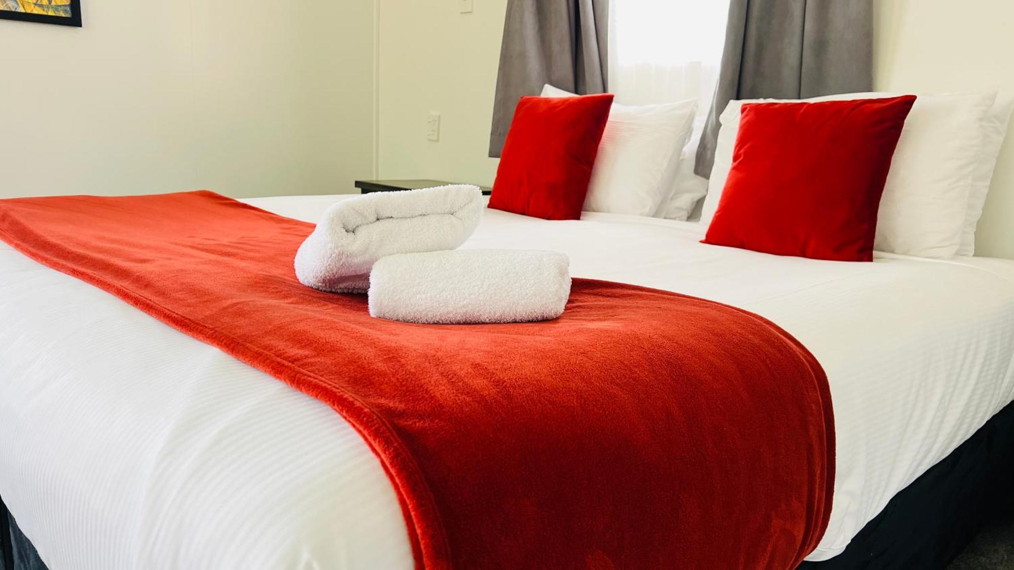 18Th Avenue Thermal Motel Tauranga Bagian luar foto