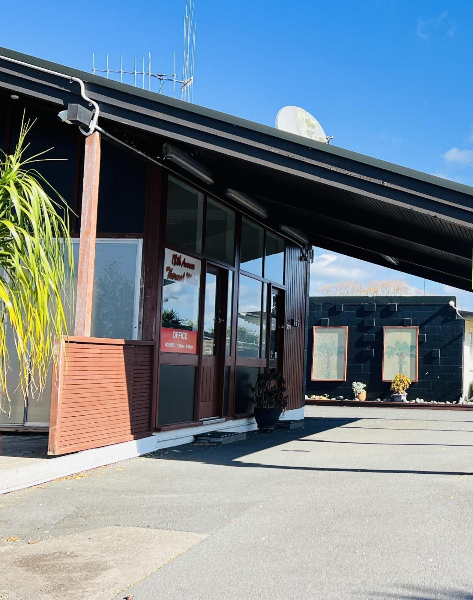 18Th Avenue Thermal Motel Tauranga Bagian luar foto