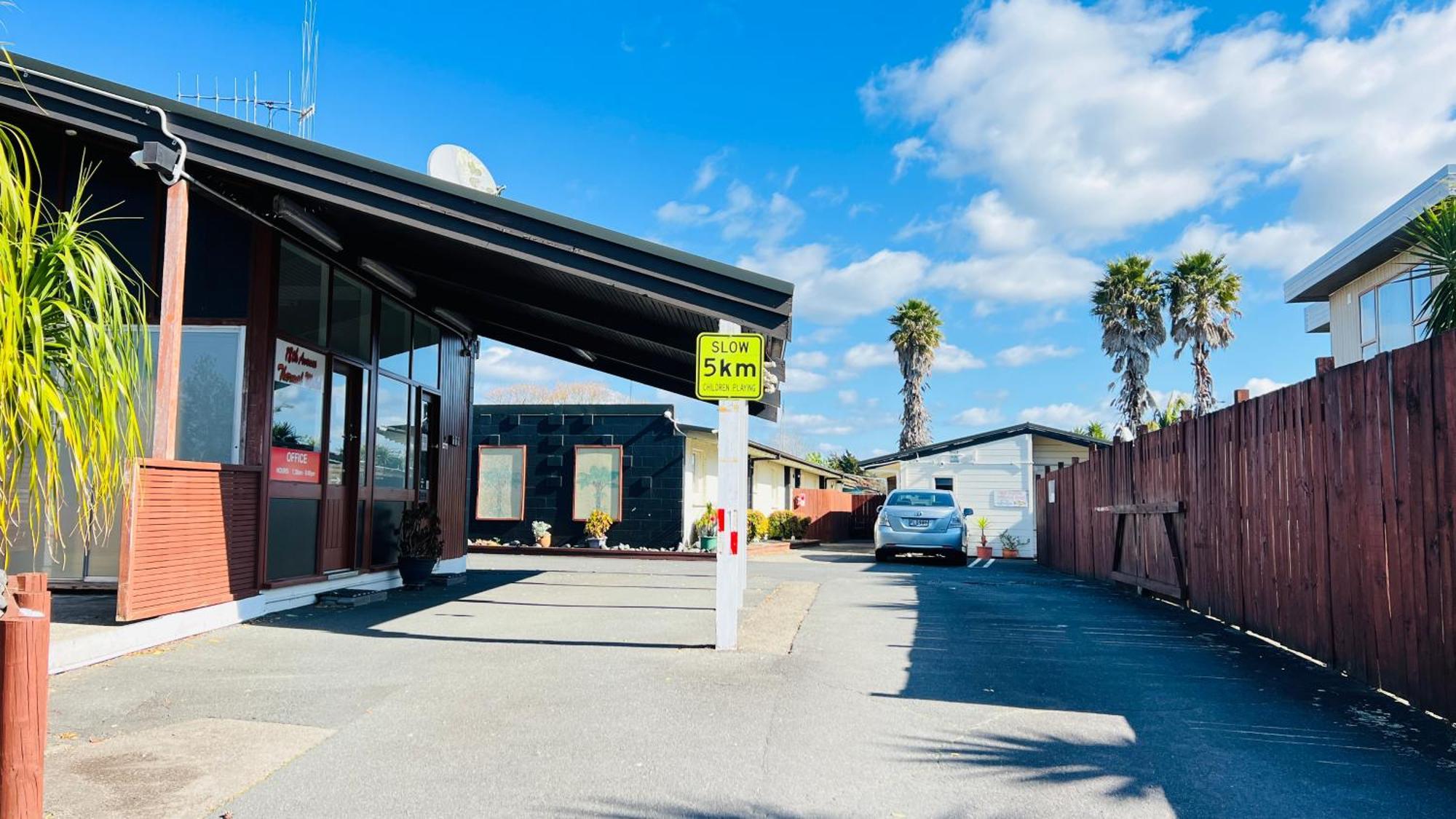 18Th Avenue Thermal Motel Tauranga Bagian luar foto