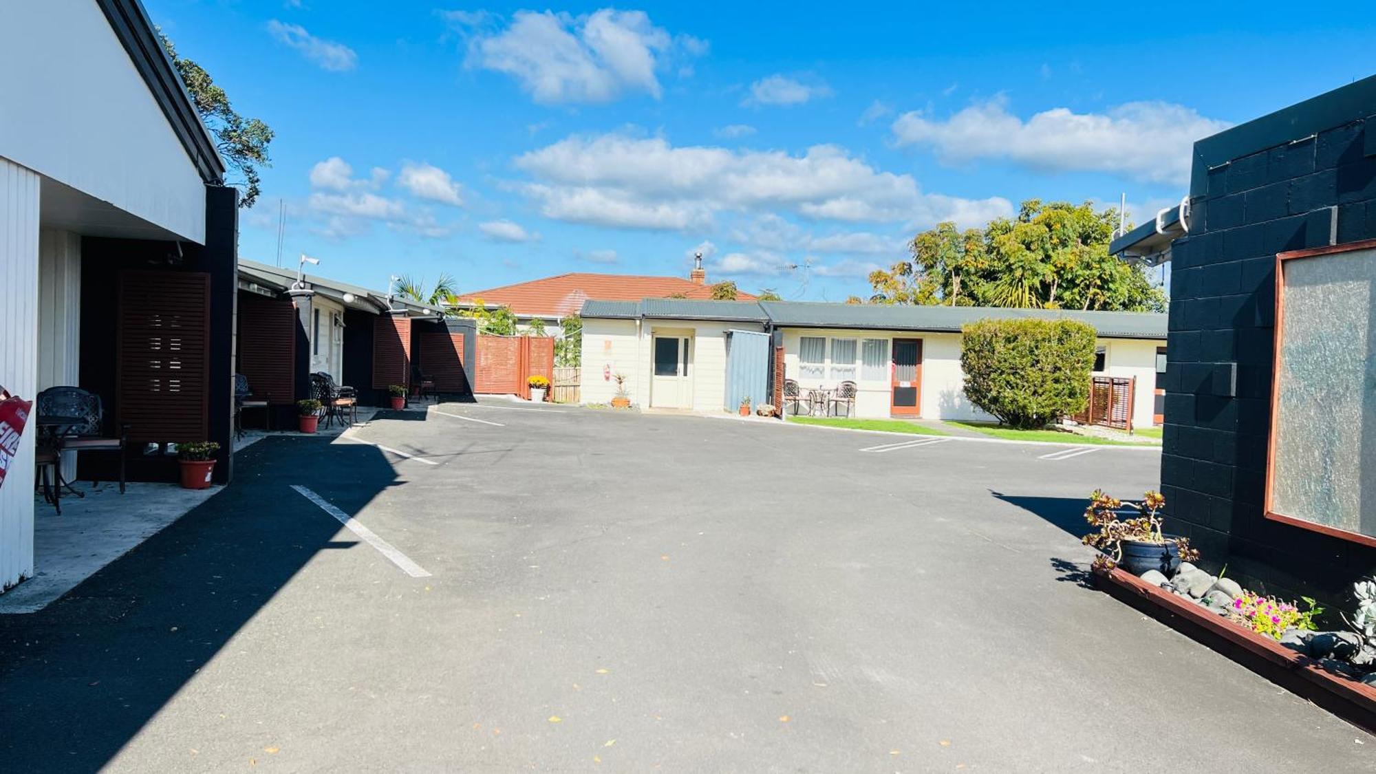 18Th Avenue Thermal Motel Tauranga Bagian luar foto
