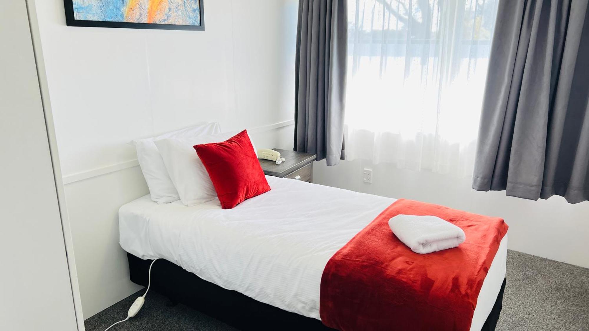 18Th Avenue Thermal Motel Tauranga Bagian luar foto