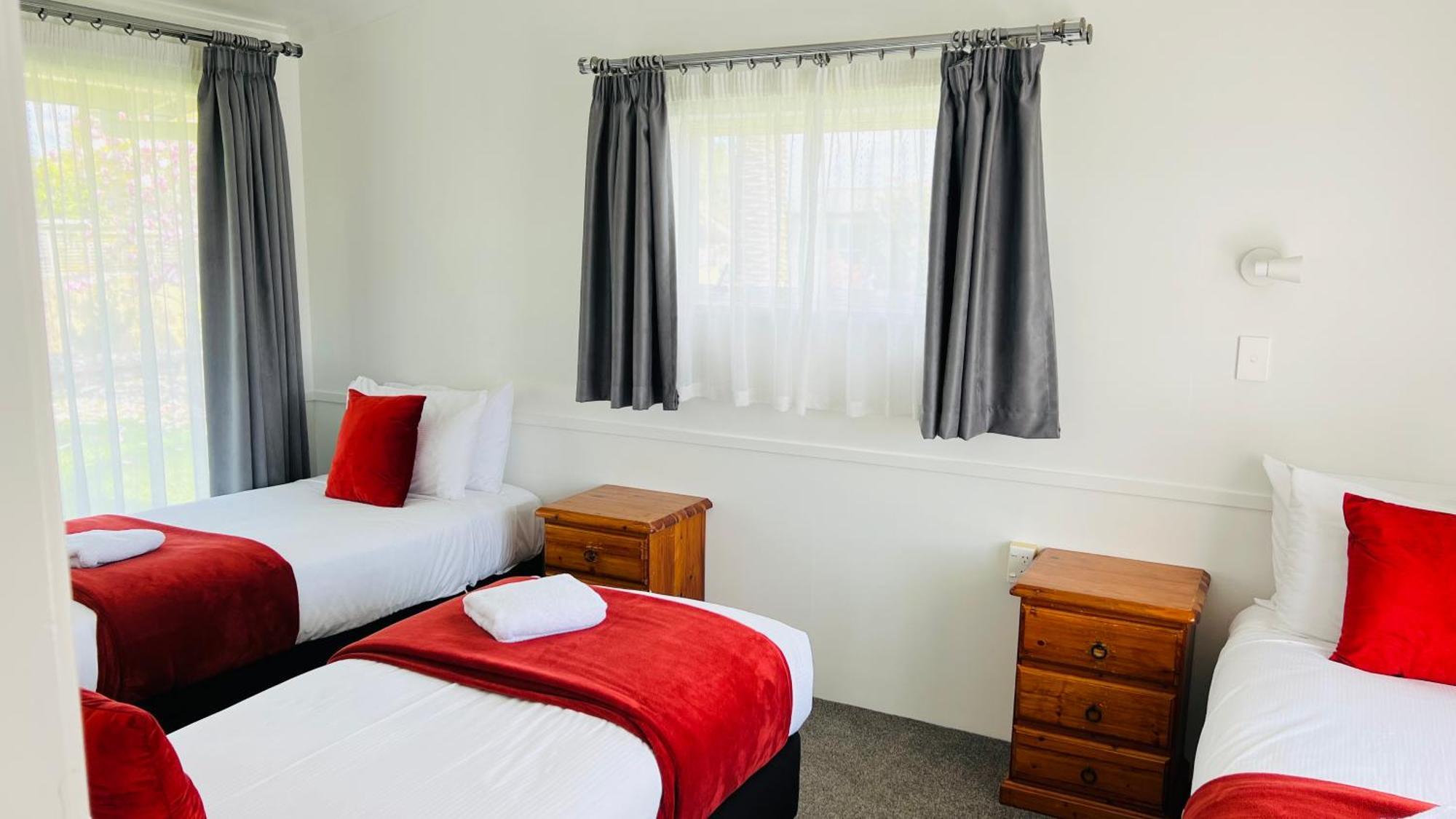 18Th Avenue Thermal Motel Tauranga Bagian luar foto