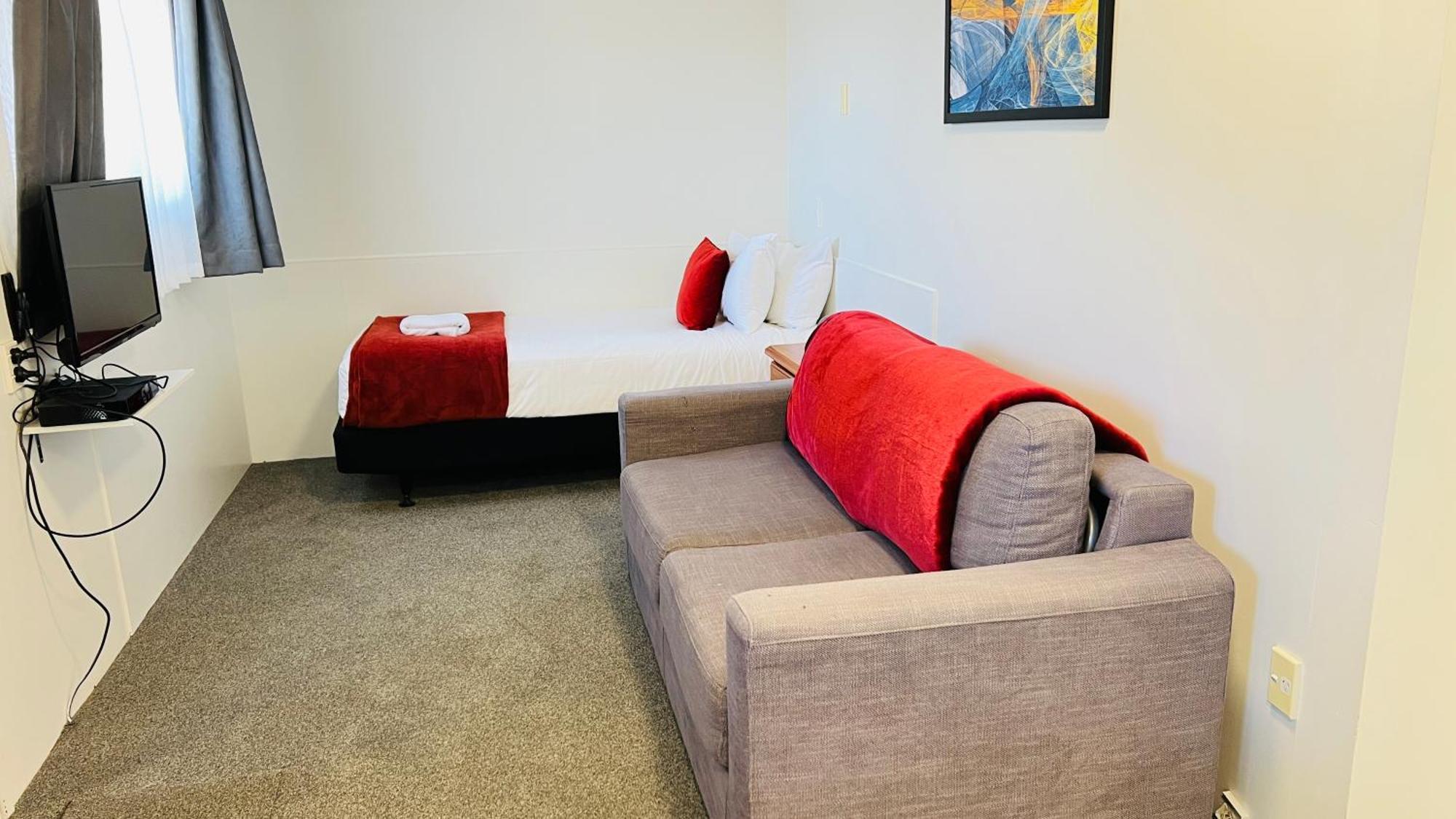 18Th Avenue Thermal Motel Tauranga Bagian luar foto