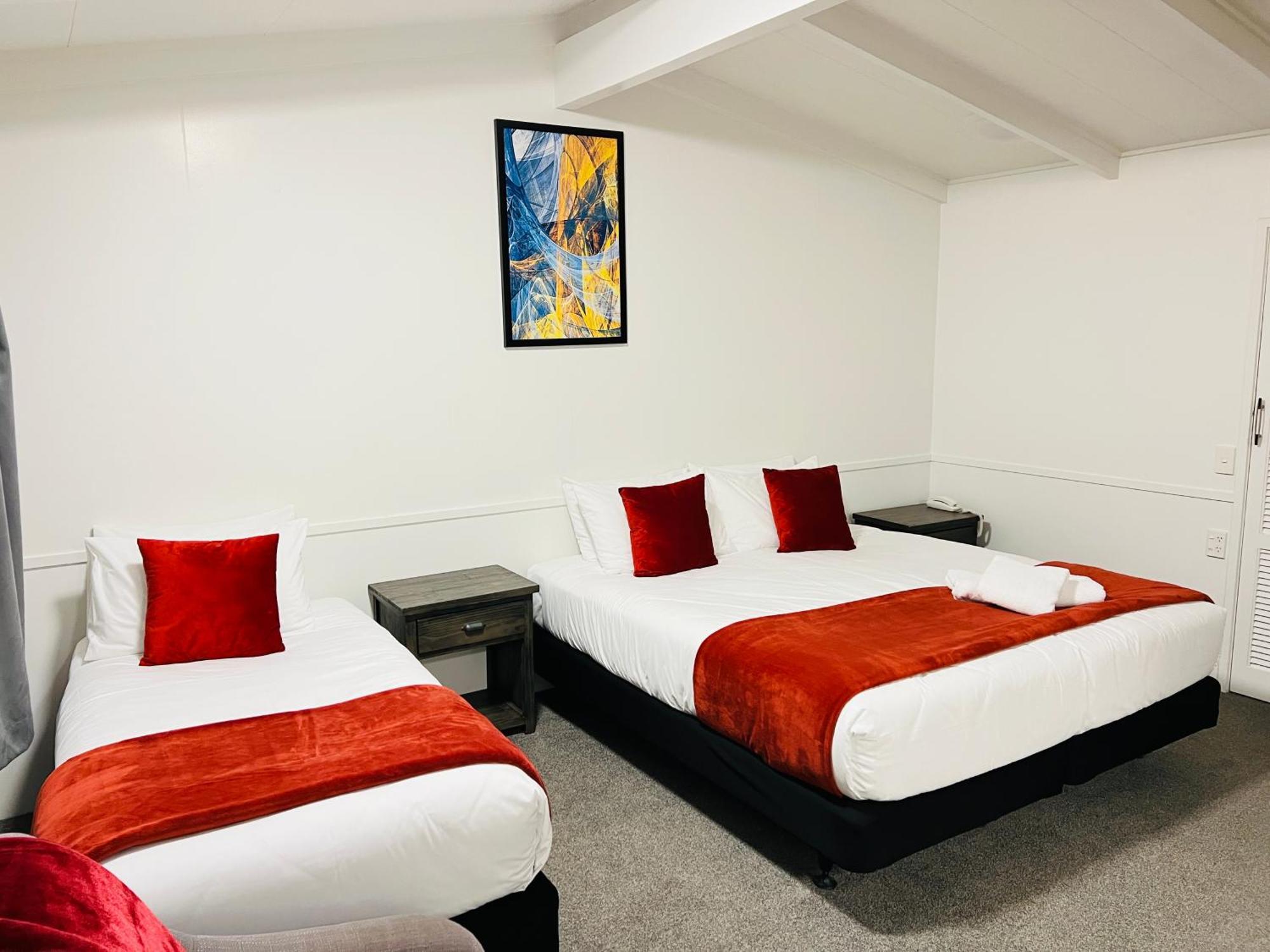 18Th Avenue Thermal Motel Tauranga Bagian luar foto